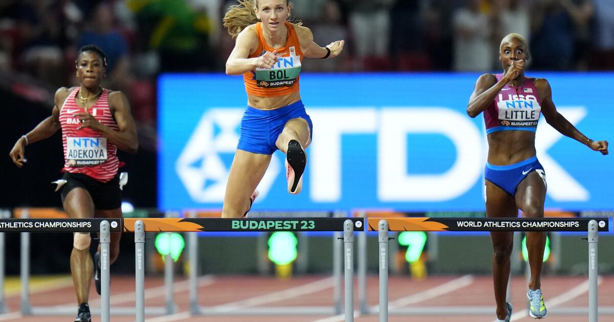 De Nederlandse Femke Boll wint de gouden medaille op de 400 horden voor dames op de Wereldkampioenschappen