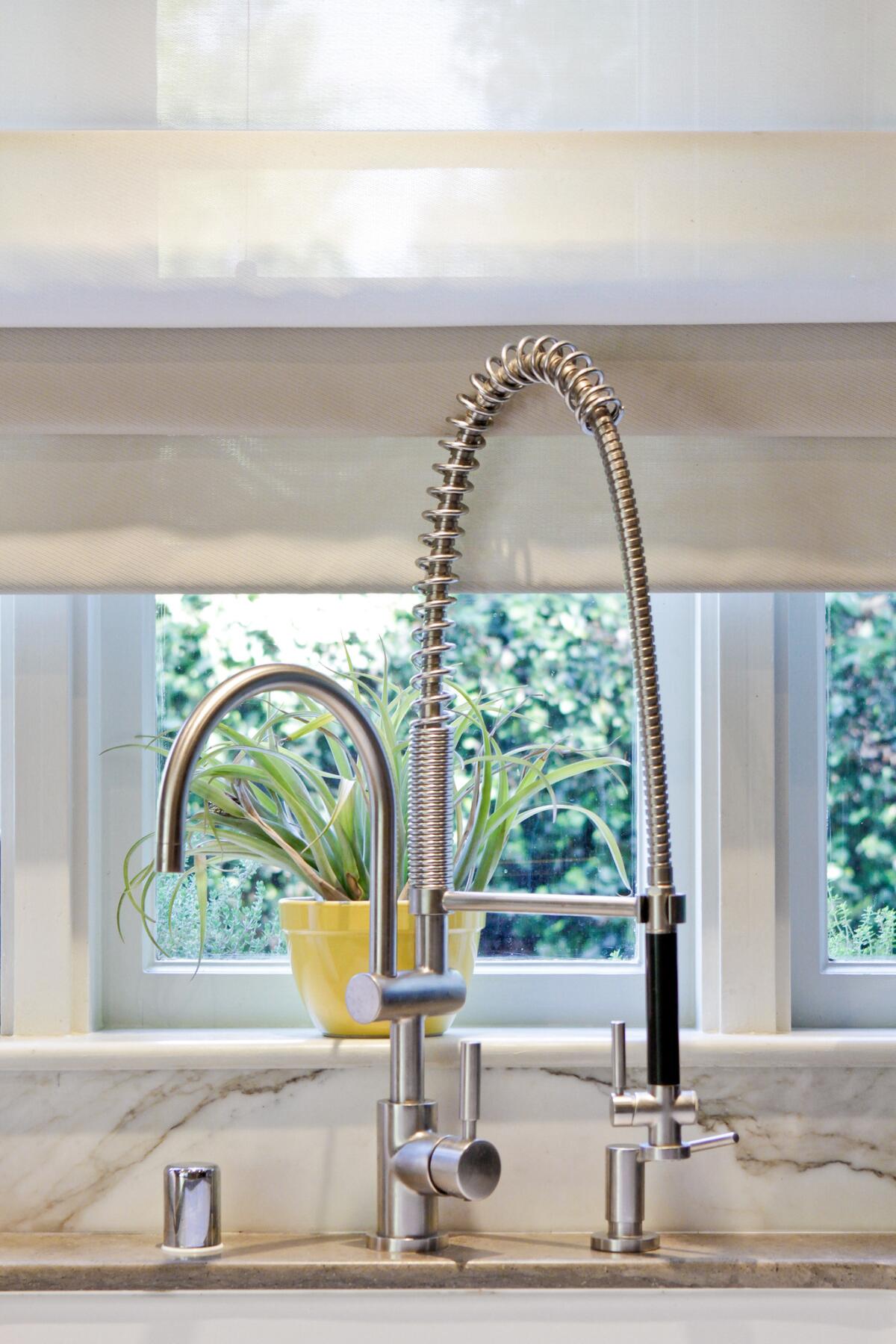 Whoa, fancy. You don't need this setup to rinse dishes first. Use whatever faucet you have.