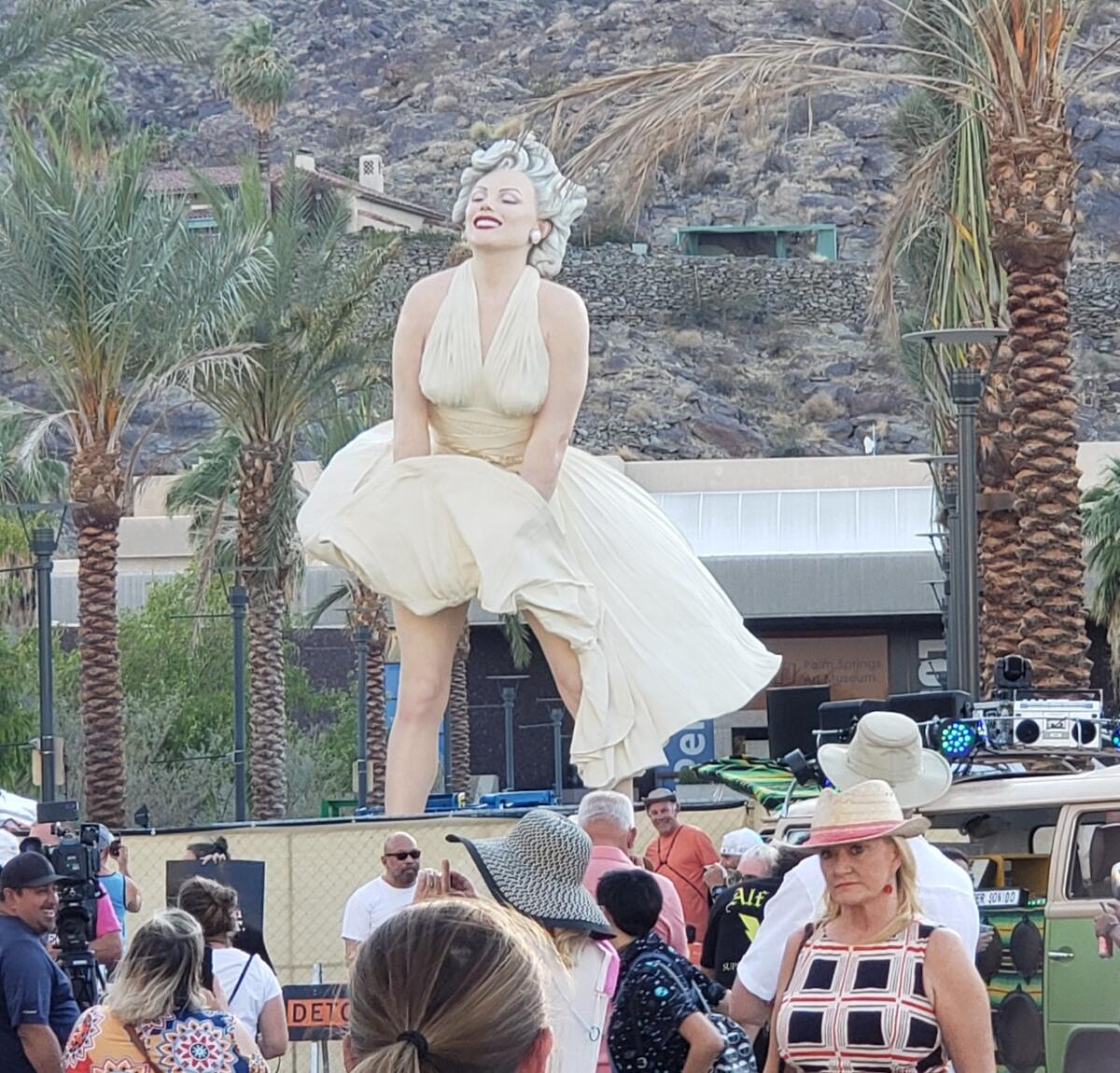 It's all about her when you are in Palm Springs #MarilynMonroe 💖 # palmsprings #palmspringspride #palmspringsstyle #pink #prettyinpink