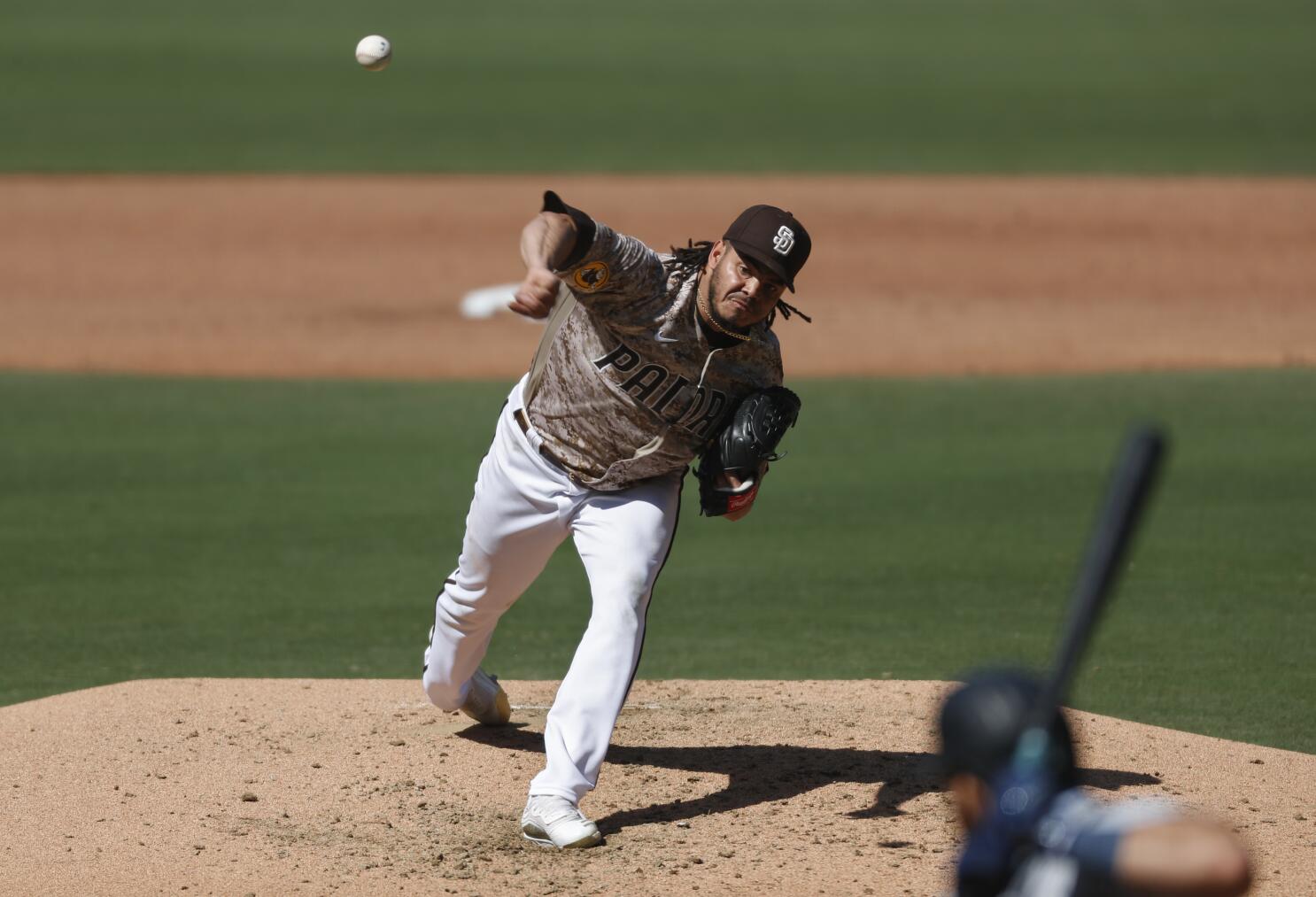 Padres' Paddack and Peavy very similar