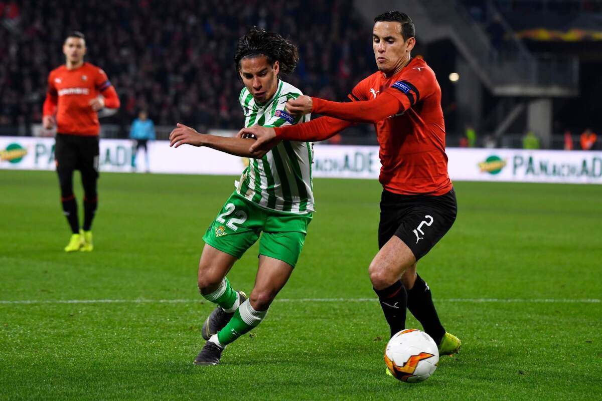 Real Betis' Spanish midfielder Diego lainez (L) vies for the ball with Rennes' Algerian defender Mehdi Zeffane during the UEFA Europa League round of 32 first-leg football match between Rennes and Real Betis at the Roazhon Park stadium in Rennes, western France, on February 14, 2019.