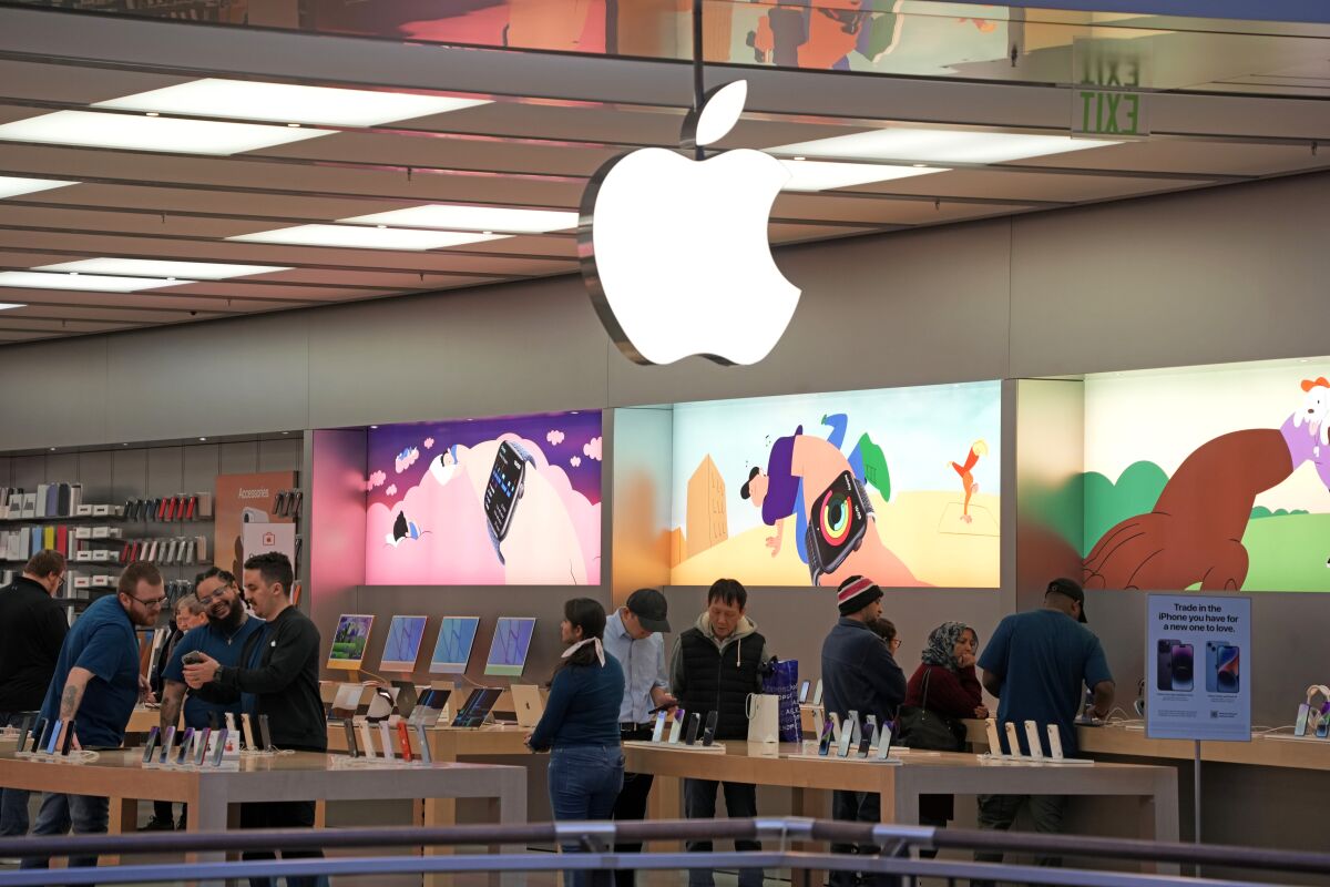 Foto tomada en una tienda Apple en Pittsburgh el 30 de enero de 2023.