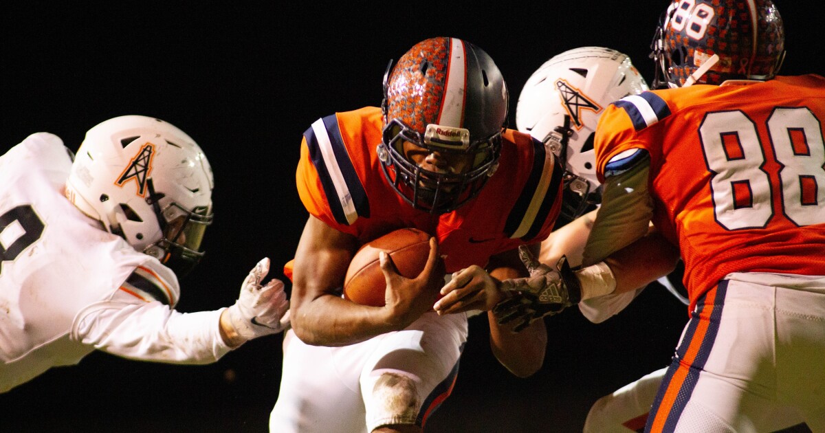 Isaac Hurtado Cypress Football Rout Huntington Beach In Cif