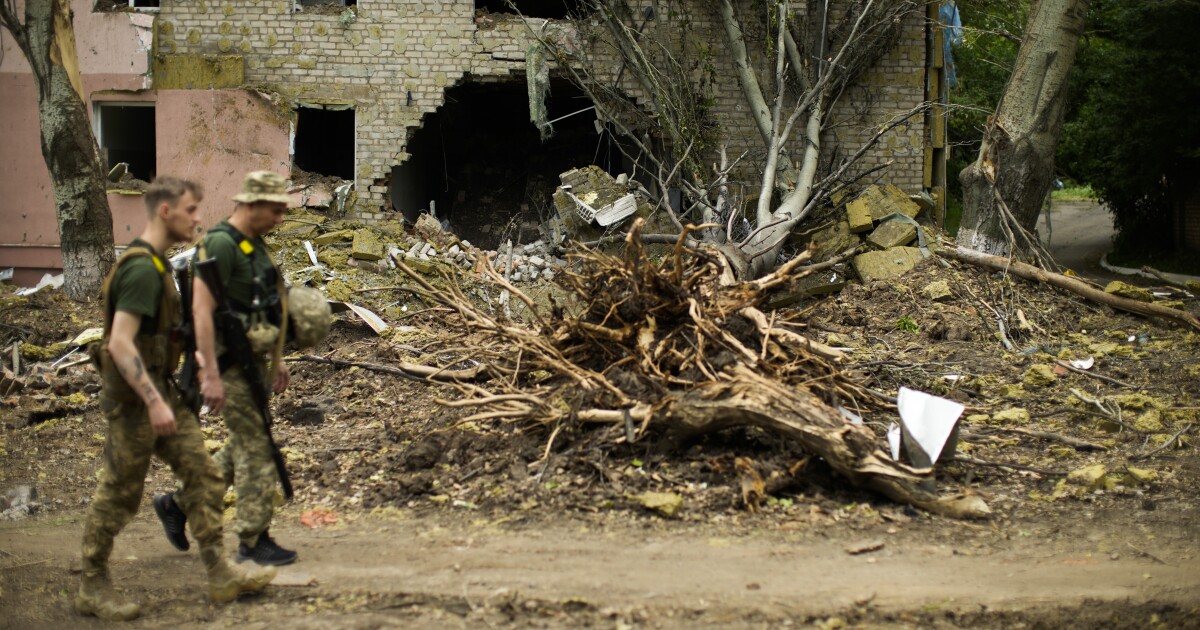 Russia closes in on takeover of eastern Ukrainian province Russia closes in on takeover of eastern Ukrainian province