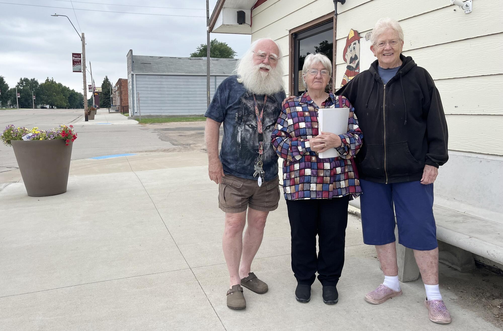 Desde la izquierda, Richard Meadows, Dorothy Boes y Francine Meadows. 