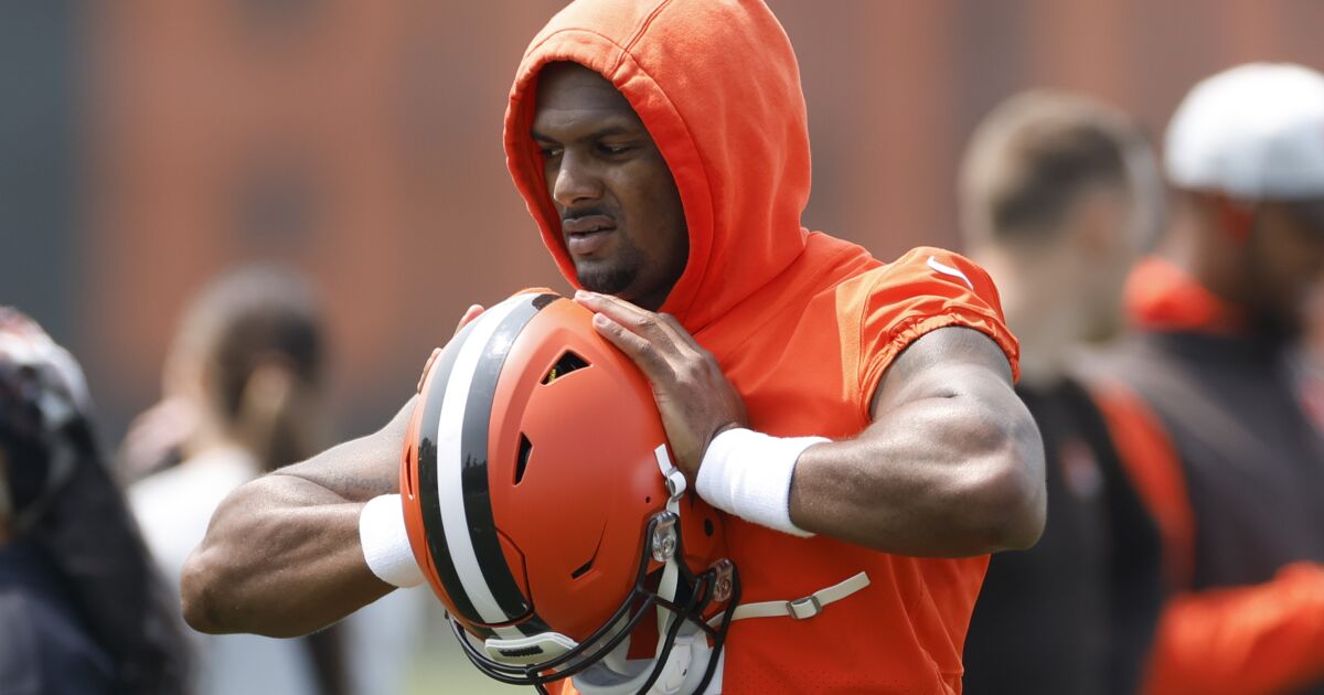 Browns’ alternate helmet less colorful than regular one. But LeBron James likes it
