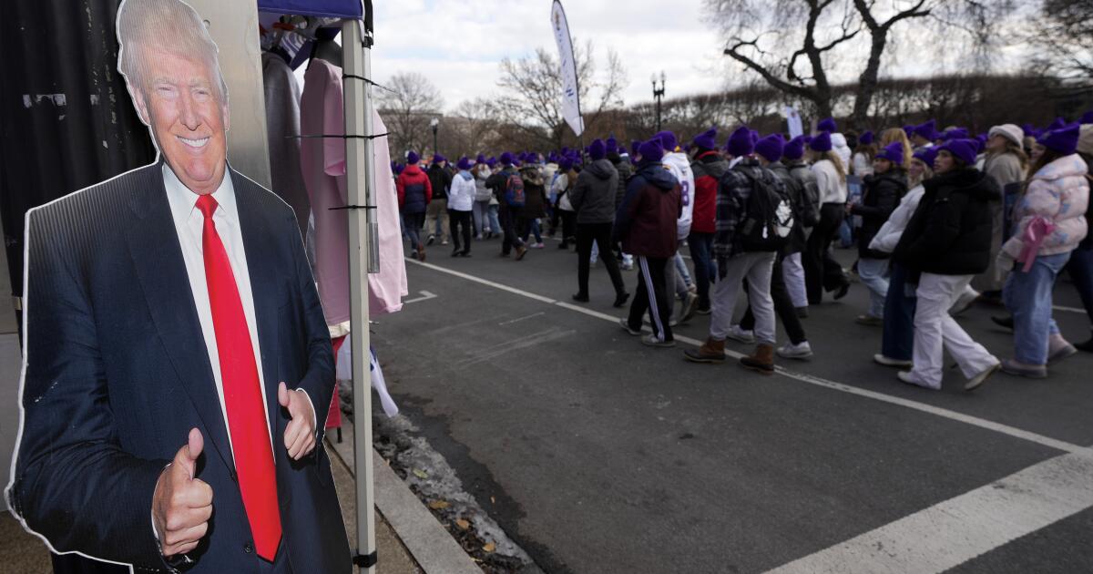 Görüş: Hiç kimse erkeklerin bedenlerini polise polis bedenleri