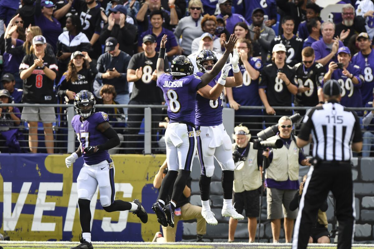 Ravens quarterback Lamar Jackson (8) celebrates with Mark Andrews after the tight end caught a touchdown pass.
