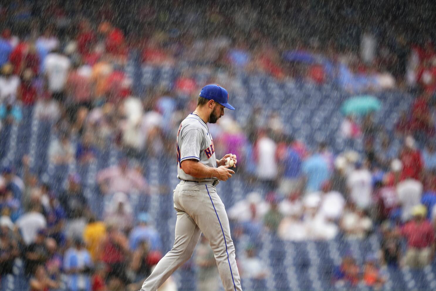 Escobar Rallies Mets Past Marlins in 10, Back Into 1st Alone