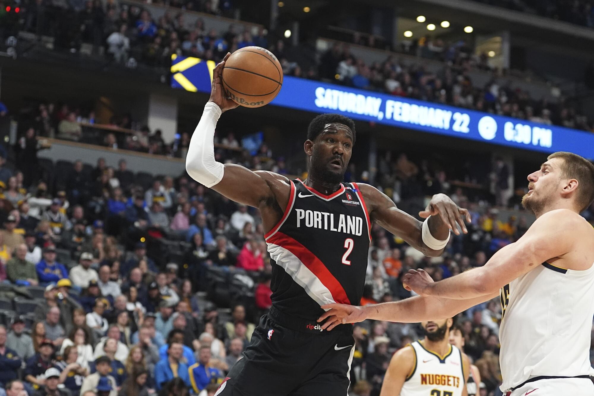 Can LeBron James help maddening Deandre Ayton change his image? - Los Angeles Times