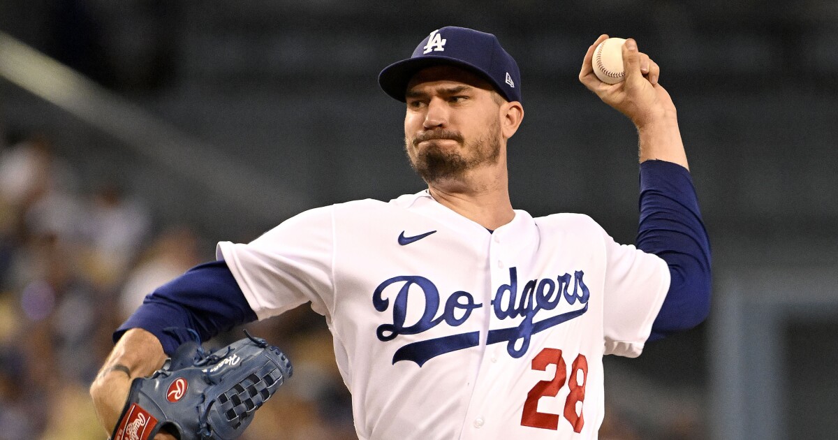 Andrew Heaney criticizes himself after Giants pound their way past Dodgers