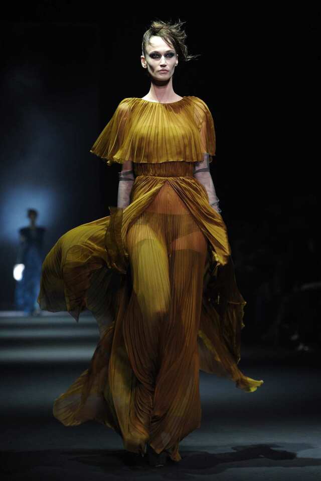 John Galliano Ready To Wear Fashion Show, Collection Fall Winter 2011  presented during Paris Fashion Week, runway look #019 – NOWFASHION