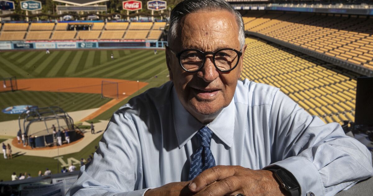El presentador de los Dodgers, Jaime Garín, es impulsado por su sentido del deber El presentador de los Dodgers, Jaime Garín, es impulsado por su sentido del deber