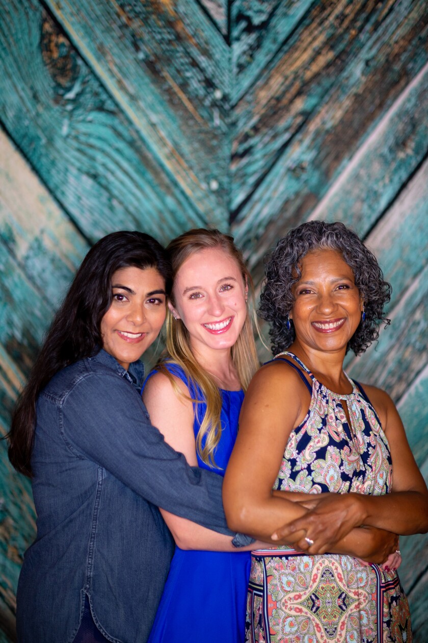 Olivia Espinosa, izquierda, Sofia Sassoon y Zulema Guevara coprotagonizan el Diversionary Theatre "azul."