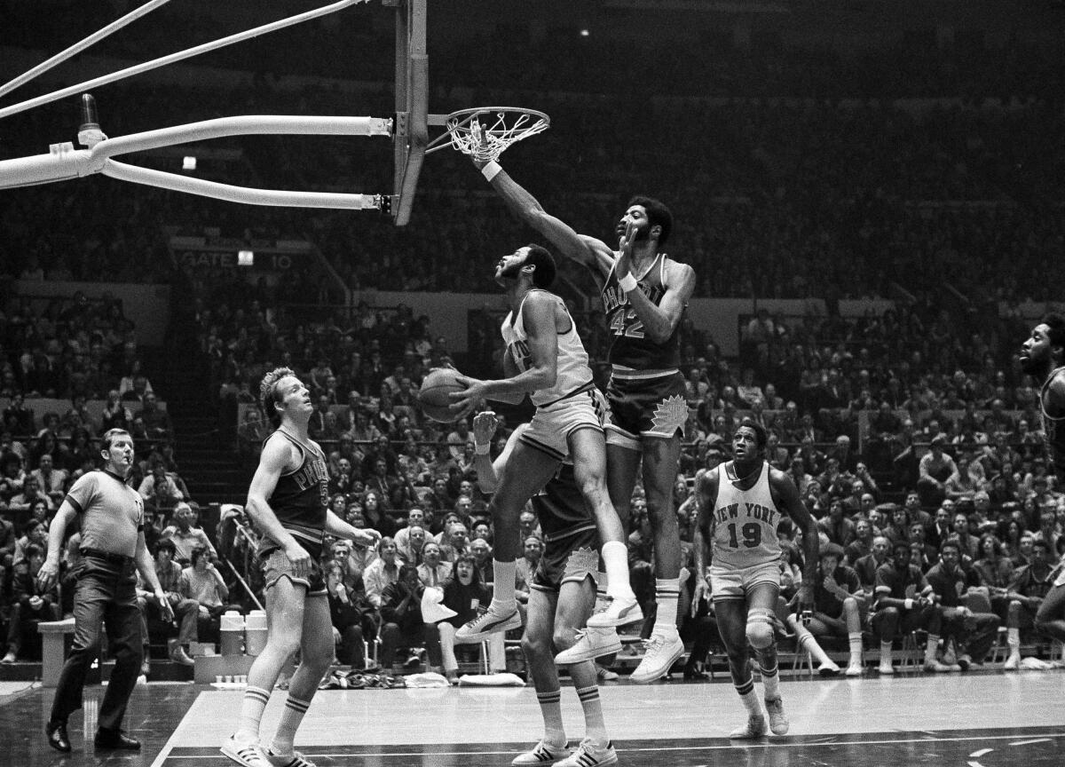 .com: Kareem Abdul-Jabbar Milwaukee Bucks Away 1970-71 Men's