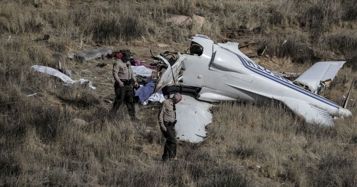 Pilot And His Family Including 9 Year Old Granddaughter Killed When Small Plane Crashes Near Agua Dulce Los Angeles Times