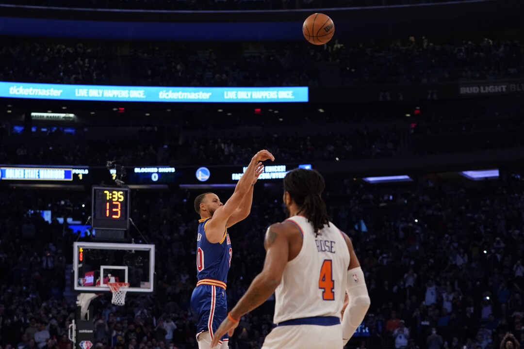 Golden State Warriors guard Stephen Curry shoots his record-breaking 3-point basket