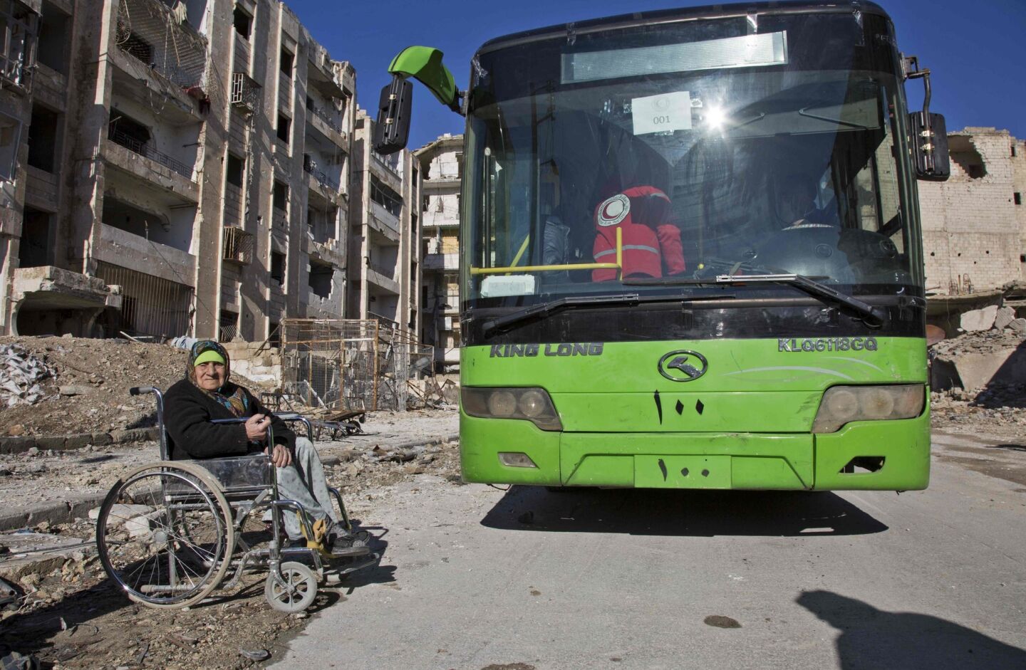 Residents evacuate from Aleppo