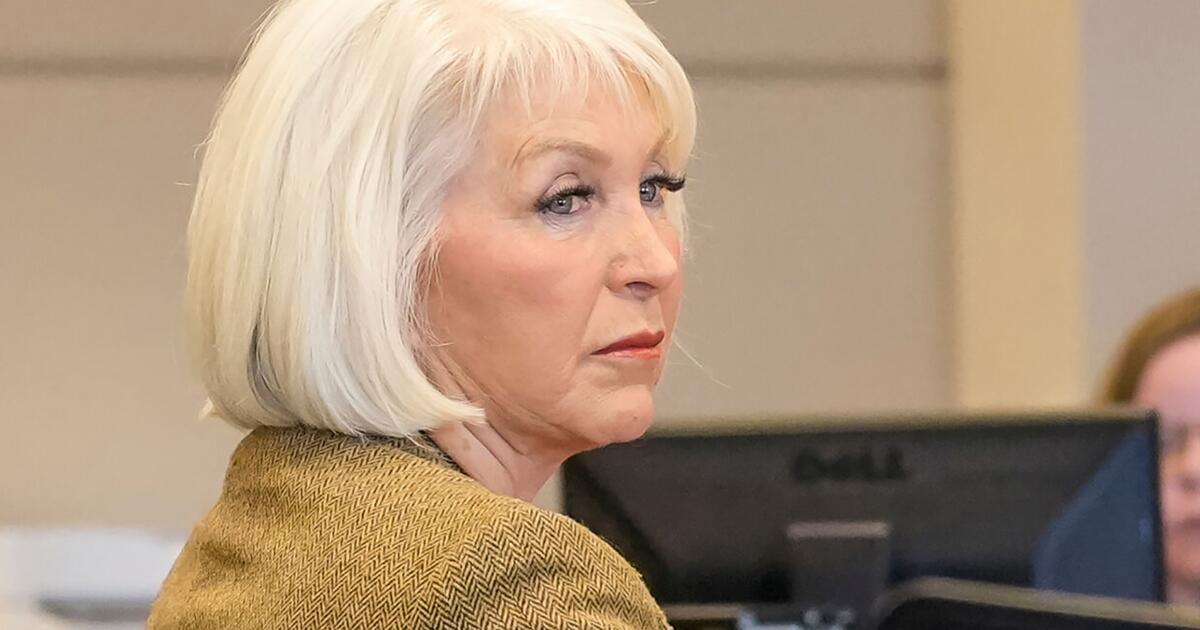 O governador do Colorado manifestou interesse em libertar Tina Peters da prisão em meio à pressão de Trump