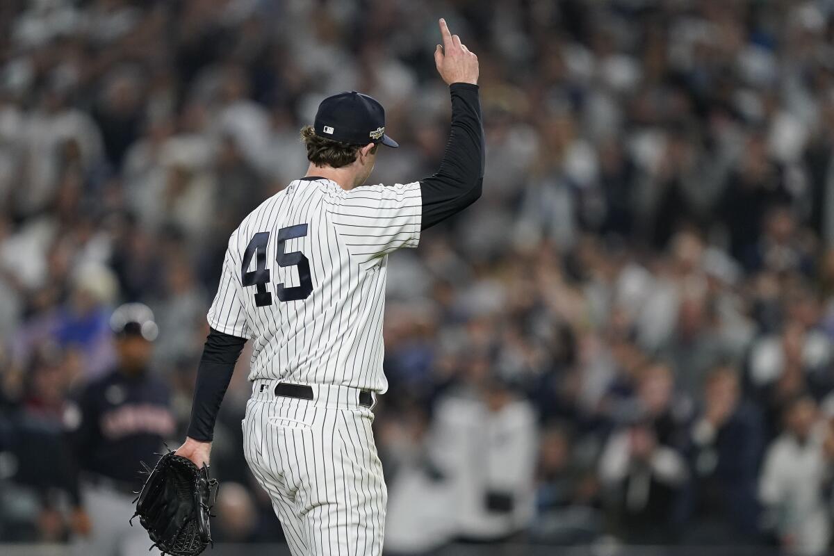 Yankees win another series with late comeback vs. Guardians