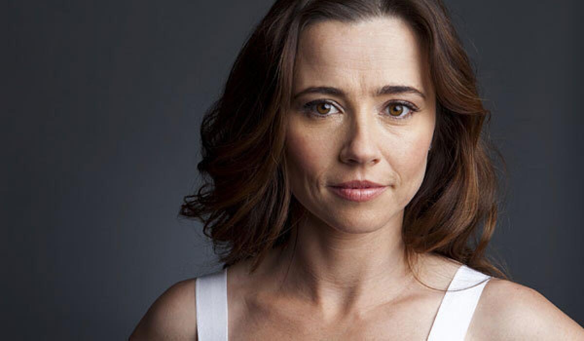 Linda Cardellini will be joining the cast of 'New Girl' as Jess's sister.