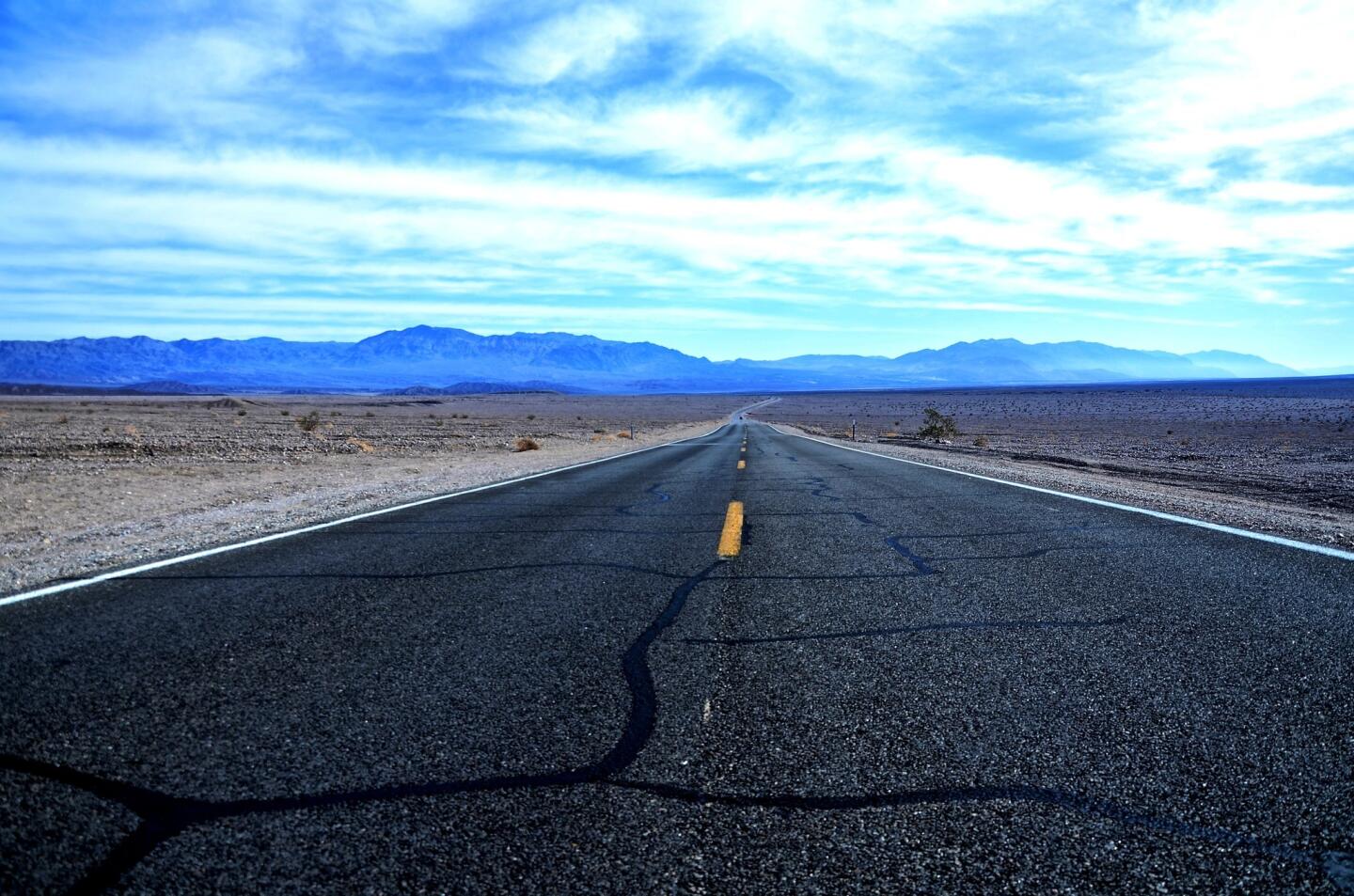 Death Valley: middle of the road