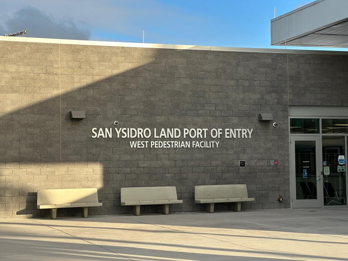 One dead in crash at border in San Ysidro - The San Diego Union