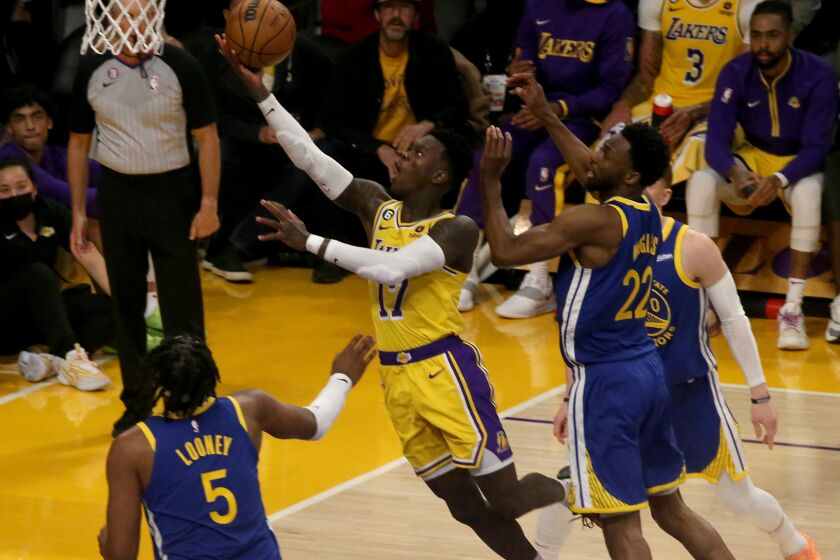 Lakers Edge Out Warriors In Game 4 Thriller