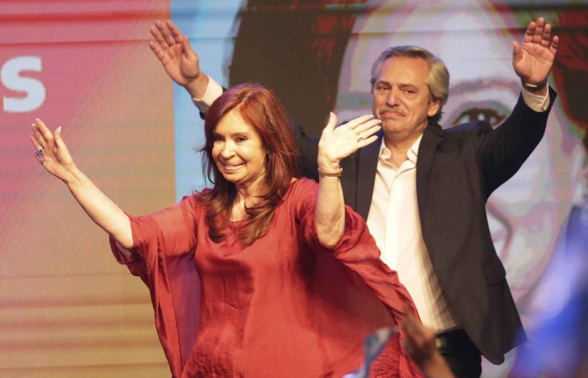 El candidato presidencial peronista Alberto Fernández y su compañera de fórmula, la ex presidenta Cristina Fernández
