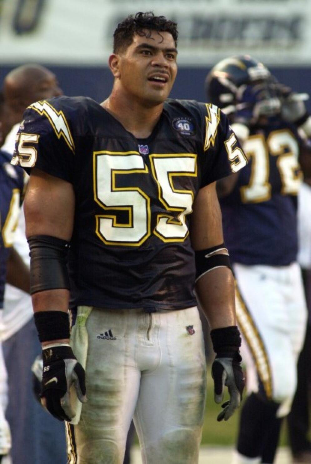 Autopsy shows Junior Seau suffered from brain disease caused by head trauma