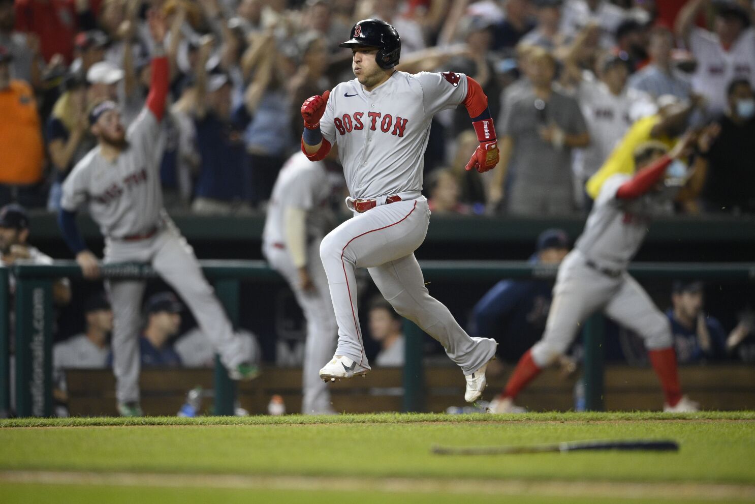 Red Sox beat Giolito, White Sox 11-4 on Patriots' Day