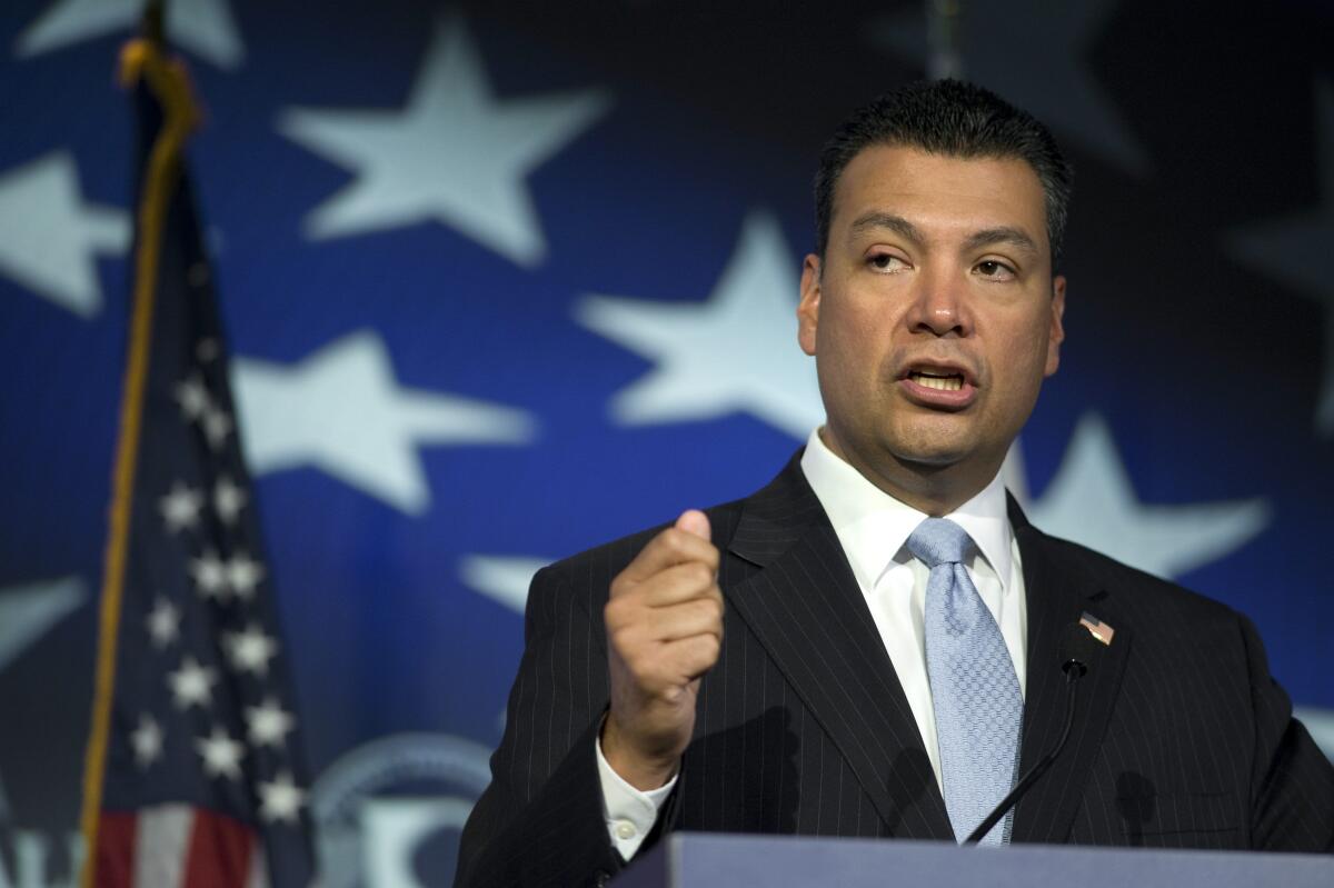 El senador estatal de california, Alex Padilla