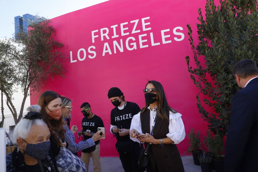 Los Angeles, Beverly Hills, California-Frieze Los Angeles opened today at the Beverly Hilton, where the crowds were large. (Carolyn Cole / Los Angeles Times)
