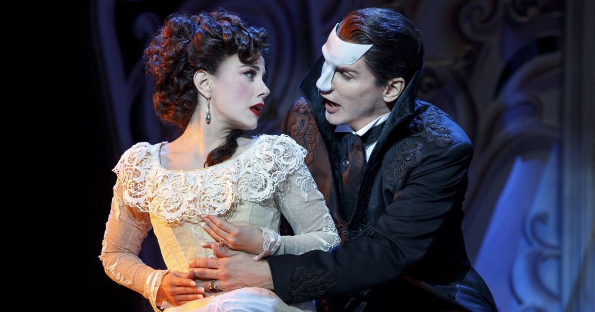 Review Love Never Dies A Sequel To Phantom Of The Opera Struggles To Abduct Us Los Angeles Times