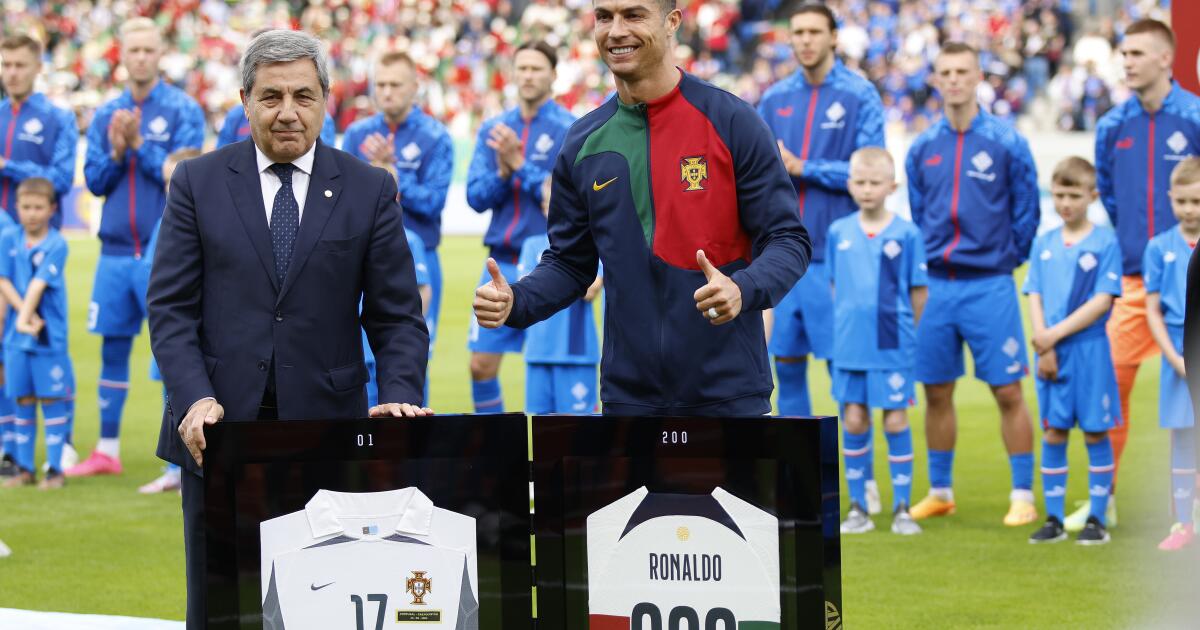 Cristiano Ronaldo marca o gol decisivo na comemoração da 200ª internacionalização por Portugal