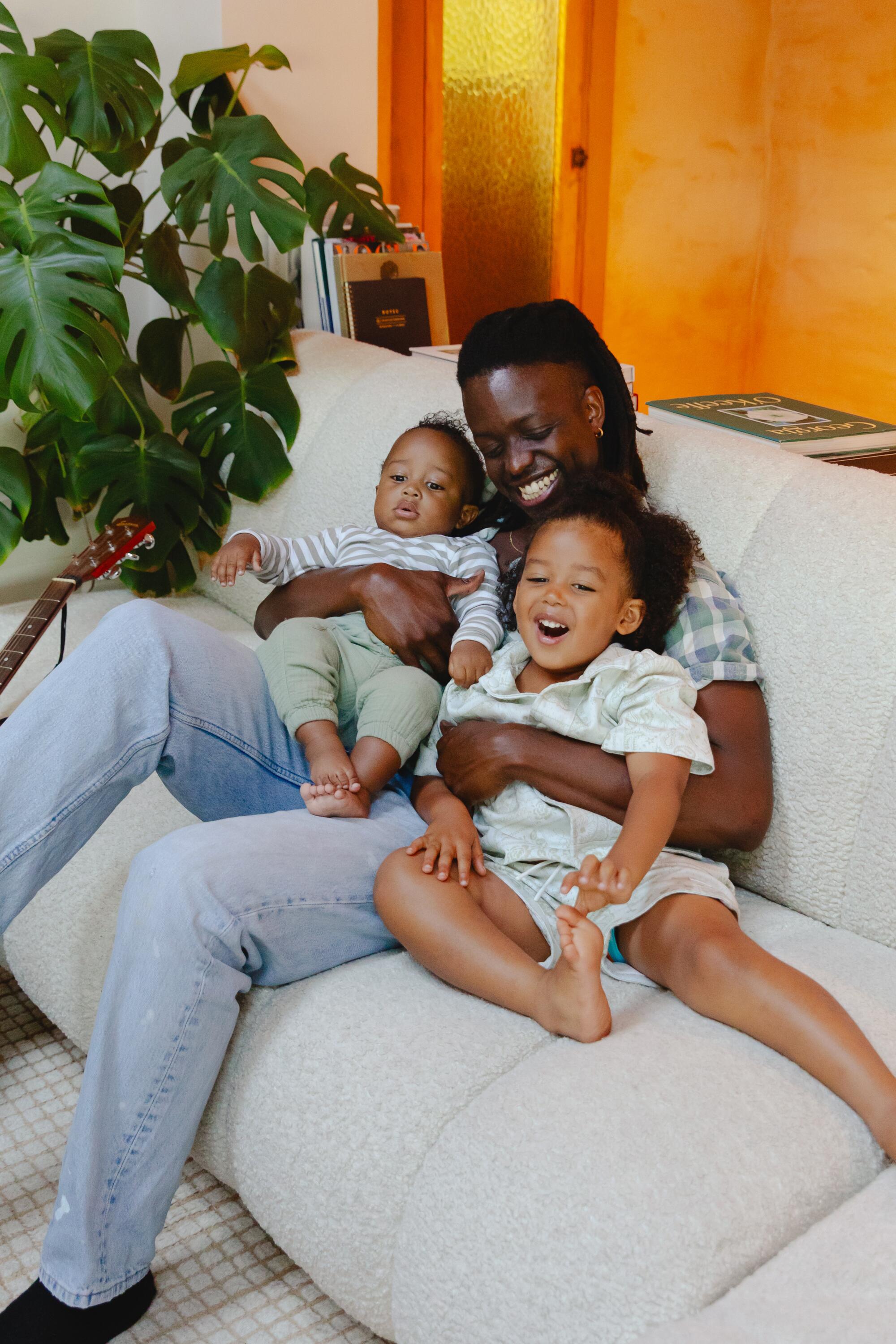 Jonathan Singletary, con sus hijos.