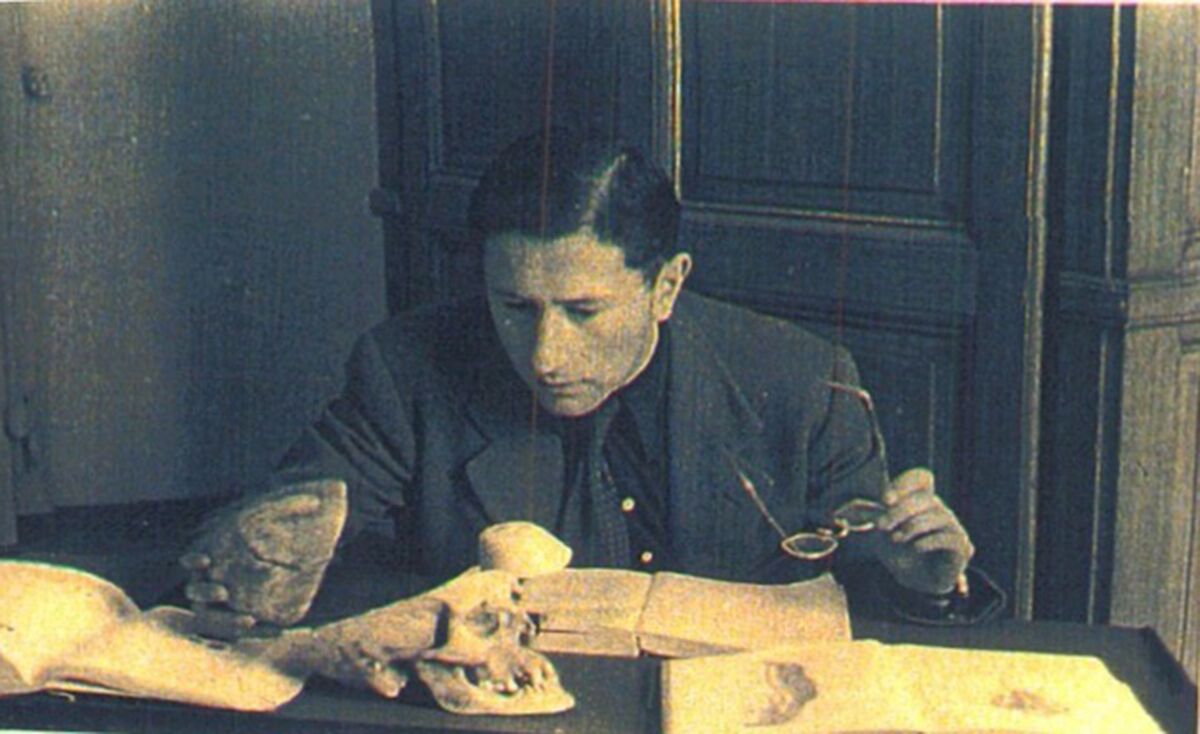 A young William Z. Good studying anatomy in Turin, Italy, after World War II.