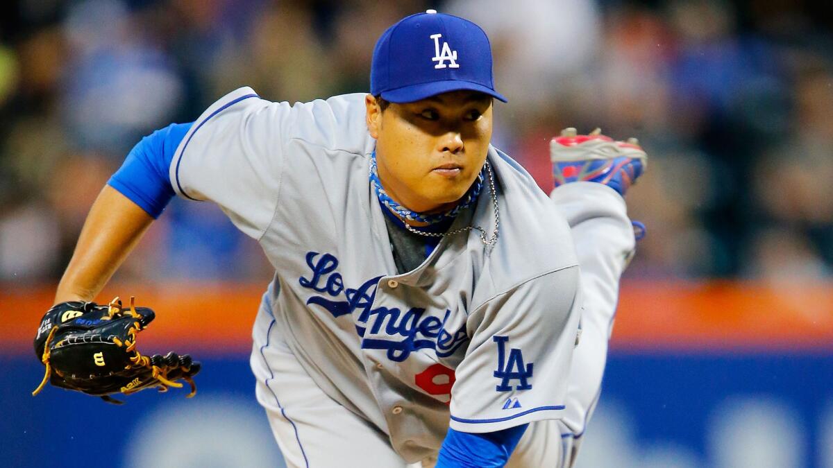 Dodgers starter Hyun-Jin Ryu finished behind New York Mets starting pitcher Jacob deGrom for the 2019 National League Cy Young Award.
