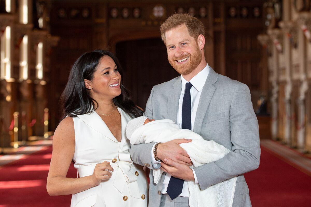 WINDSOR, ENGLAND - MAY 08: Prince Harry, Duke of Sussex and Meghan, Duchess of Sussex, pose with their newborn son Archie Harrison Mountbatten-Windsor during a photocall in St George's Hall at Windsor Castle on May 8, 2019 in Windsor, England. The Duchess of Sussex gave birth at 05:26 on Monday 06 May, 2019.
