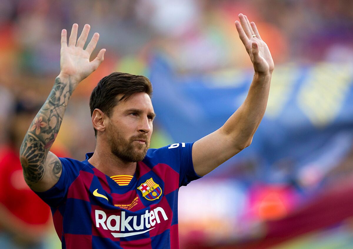  Barcelona's Lionel Messi reacts during the Spanish La Liga match against Granada 