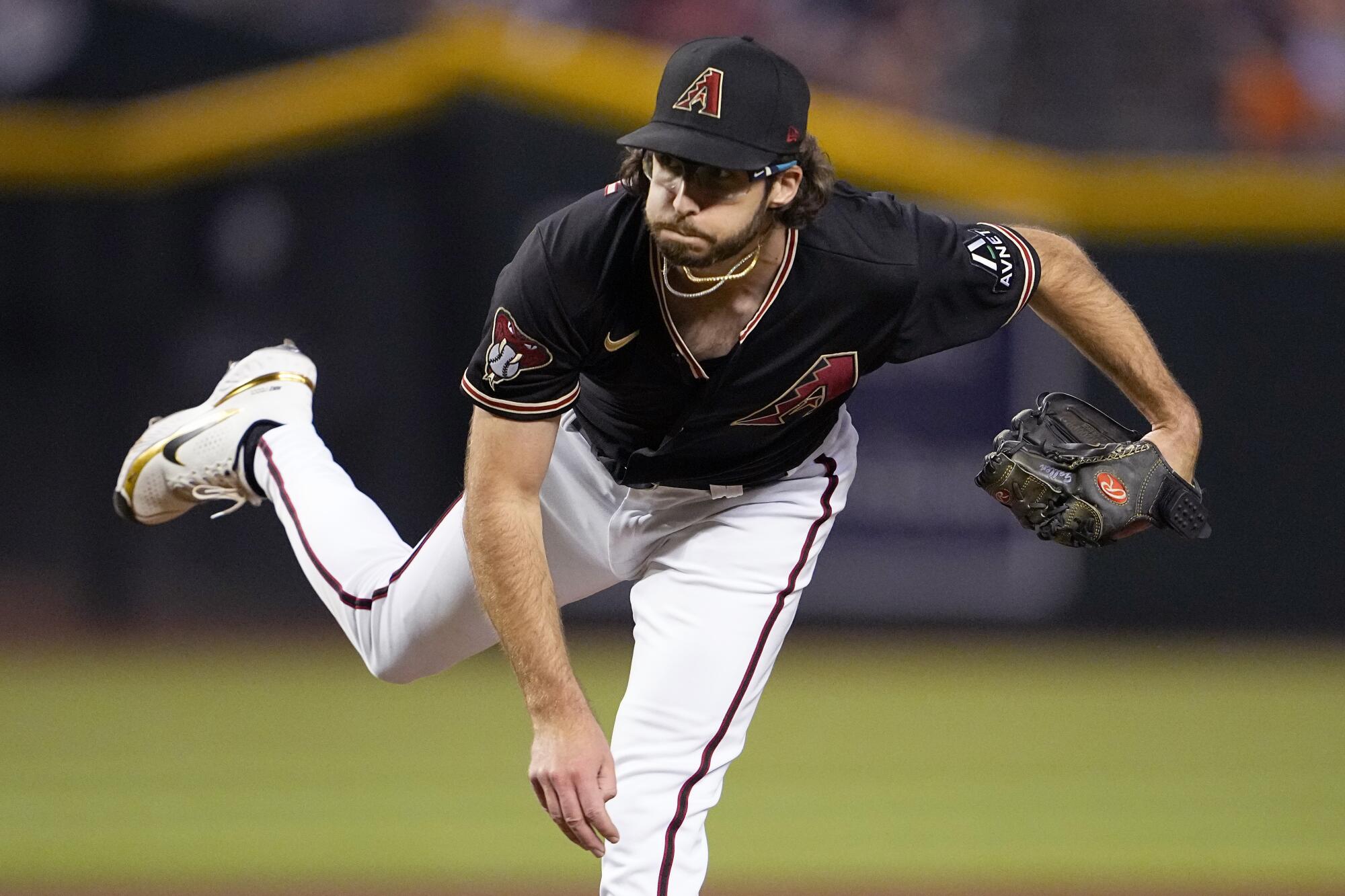 Arizona Diamondbacks'ten Zac Gallen, 19 Eylül 2023'te Phoenix'te San Francisco Giants'a karşı sahaya çıkıyor.