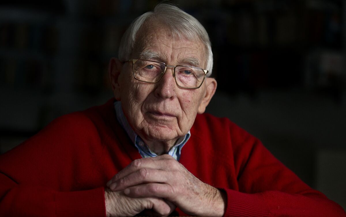 A portrait of Lou Ottens.
