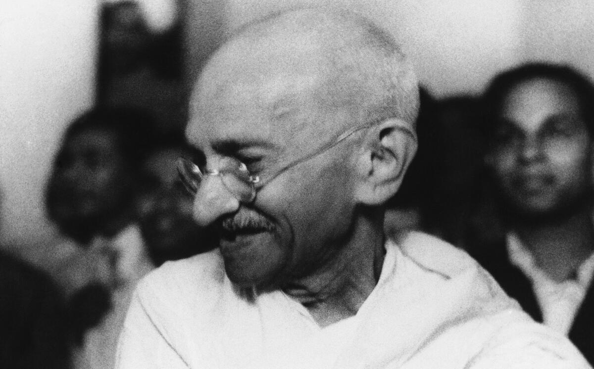 Líder espiritual indiano Mahatma Gandhi em Bombaim em 1944. 