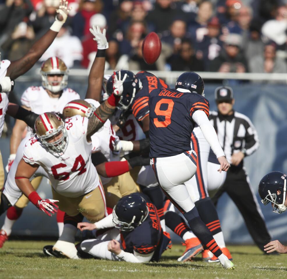 Robbie Gould converts a 40-yard field goal aganst the 49ers.