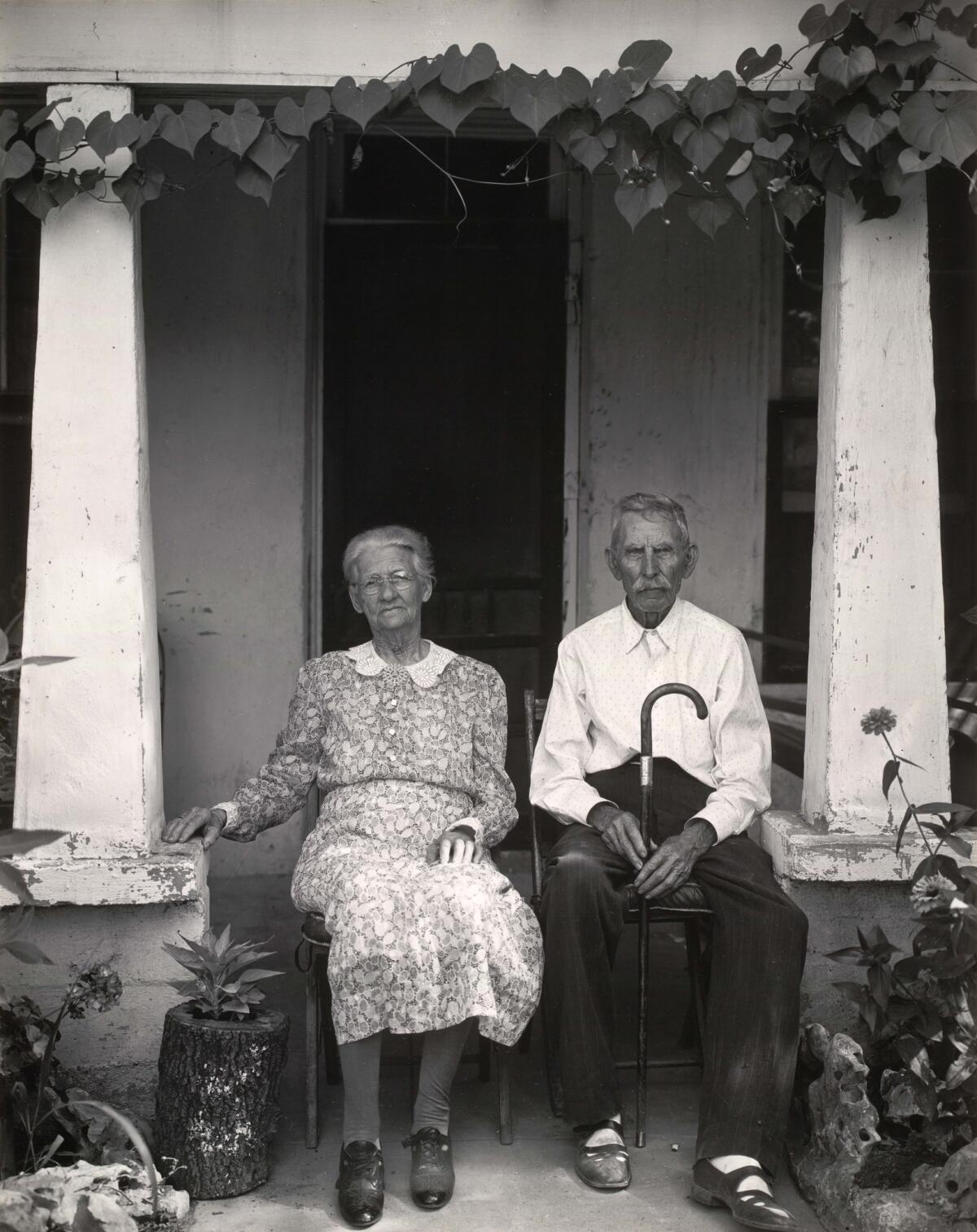 "Mr. and Mrs. Fry of Burnet, Texas, 1941," gelatin silver print. (Edward Weston / Huntington Library, Art Collections and Botanical Gardens / Center for Creative Photography, Arizona Board of Regents)