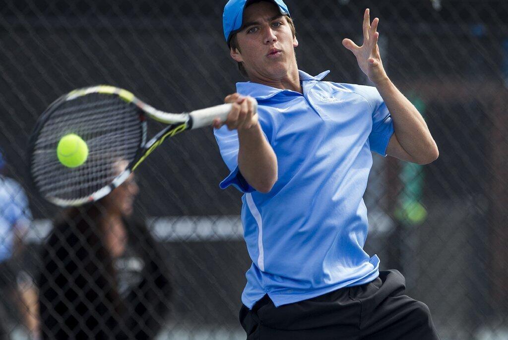 Corona del Mar High's Pedro Fernandez del Valle returns a forehand against Sage Hill.