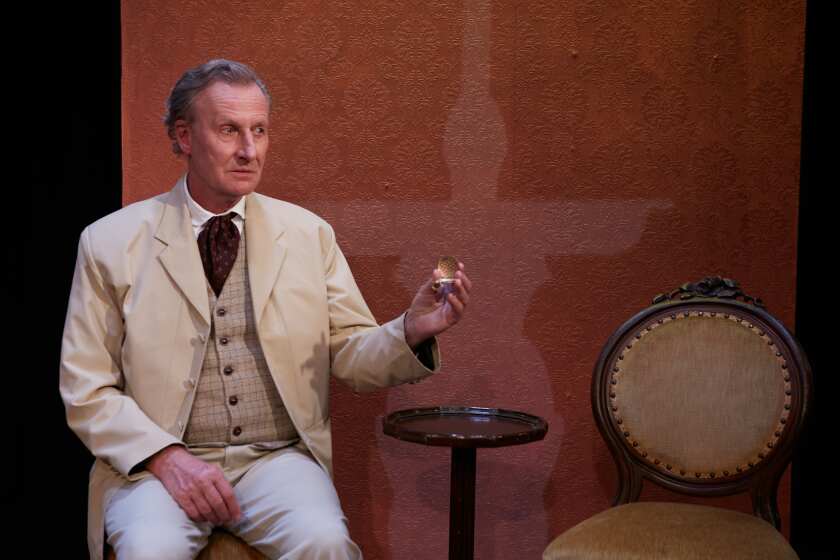 "Medico. bicchiere," Interpretato da Daniel Girol, è trasmesso online tramite il North Coast Repertory Theatre.