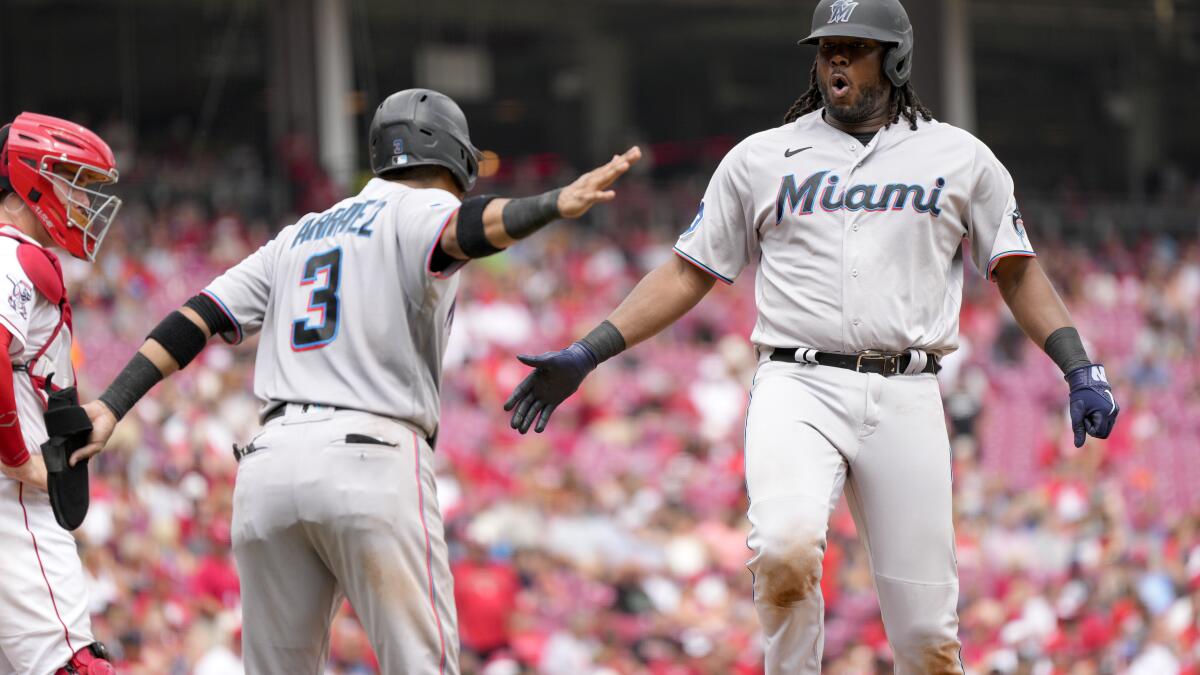 Two ejected as Padres drop frustrating game to Marlins - The San Diego  Union-Tribune