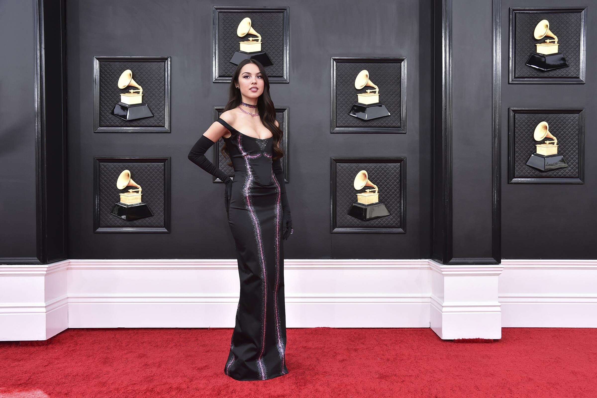 Olivia Rodrigo llega a la 64ta entrega anual de los premios Grammy, el domingo 3 de abril de 2022 en Las Vegas. 