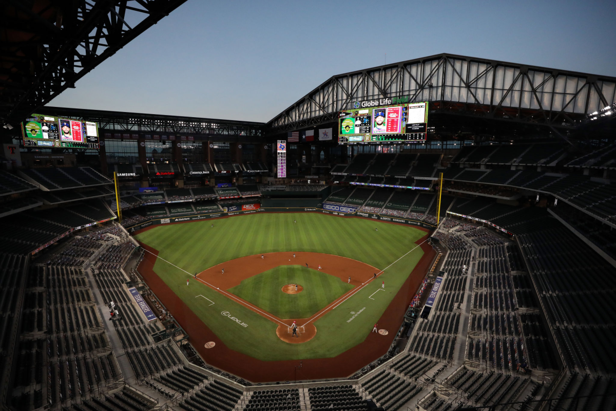 Texas Rangers close Globe Life roof despite beautiful day